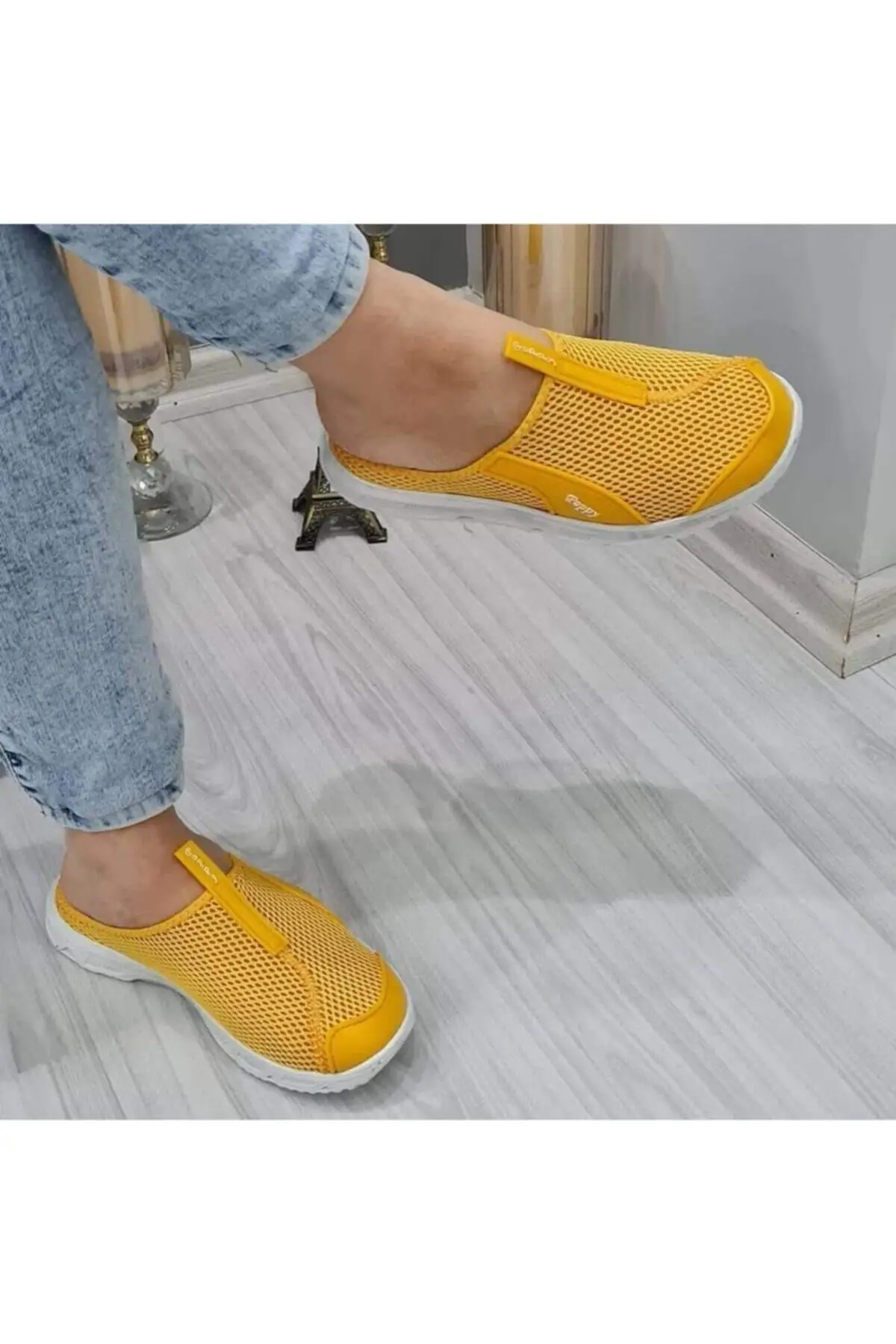 

Women's Yellow Anatomical And Light Slippers