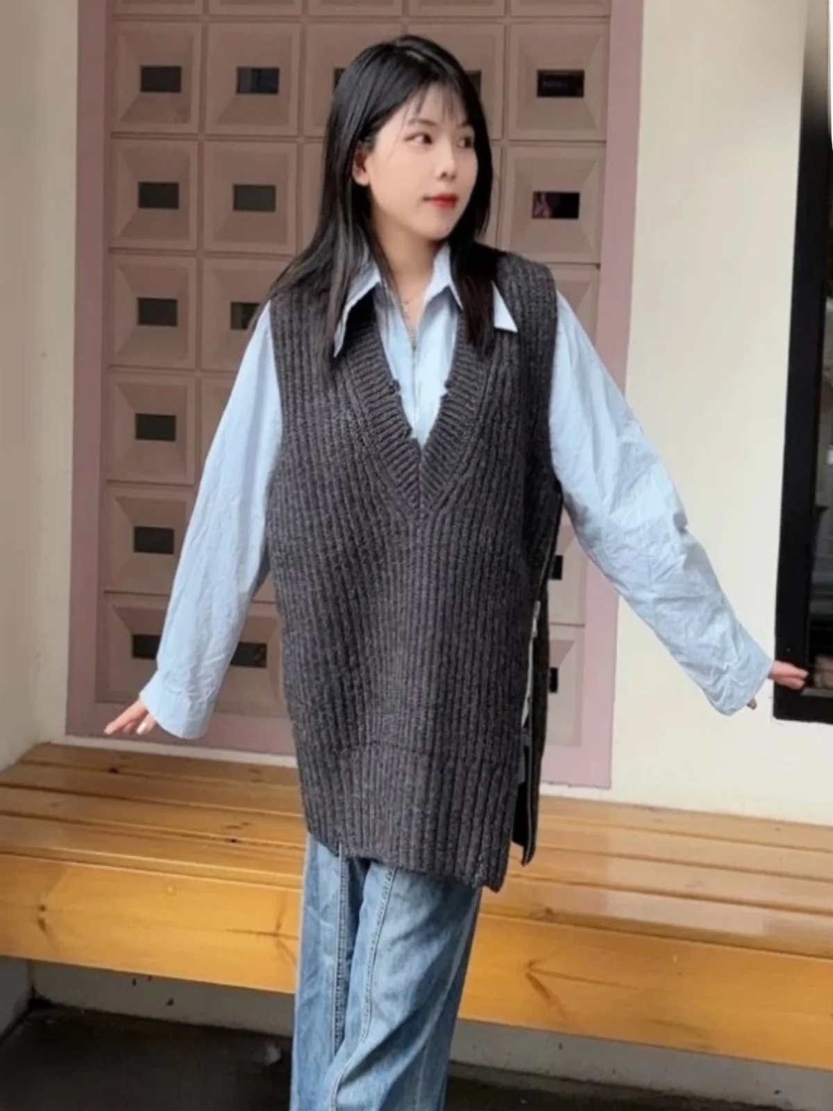 Осень 2024 новый рваный повседневный свободный вязаный жилет без рукавов с