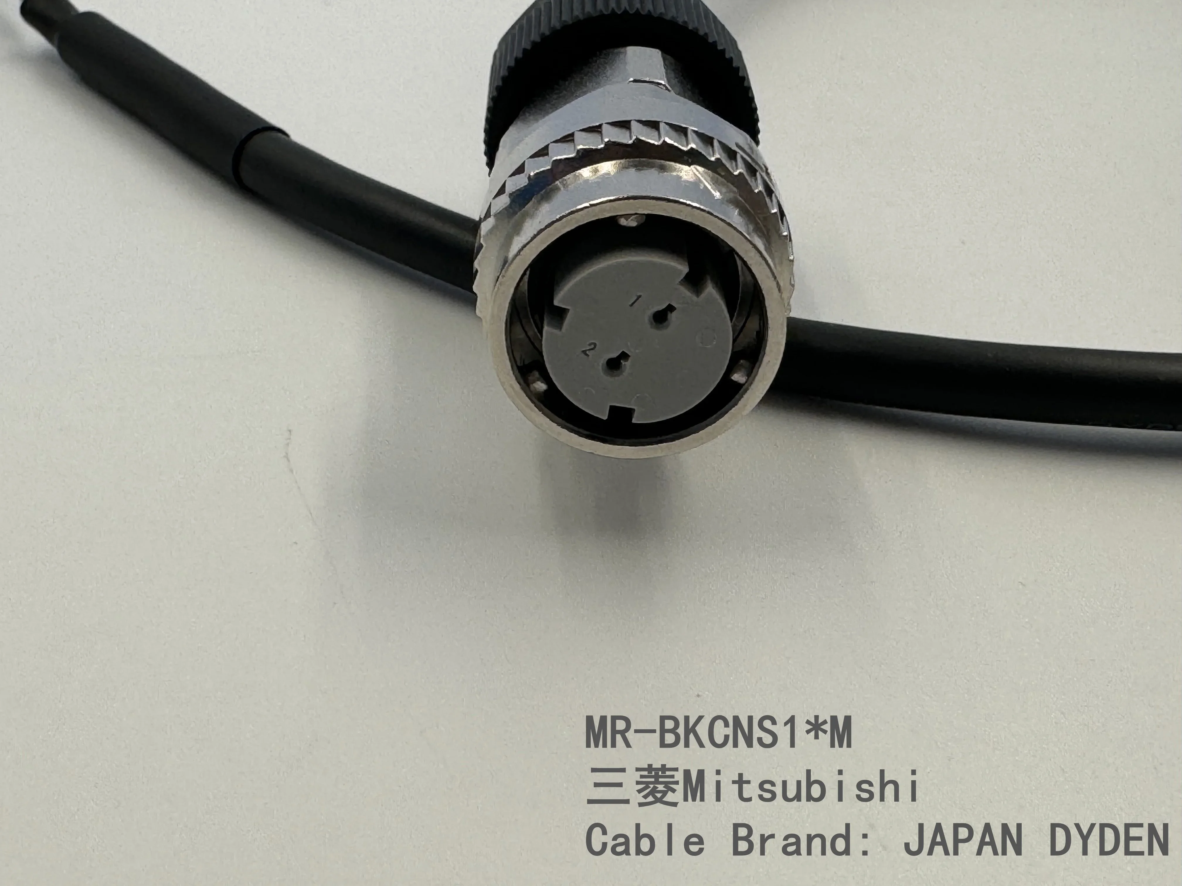 Фото MR-BKCNS1-3M serwo mitsubishiAC, спецификация MELSERVO/комплект электромагнитных тормозных разъемов (тип подключения одним касанием) №2