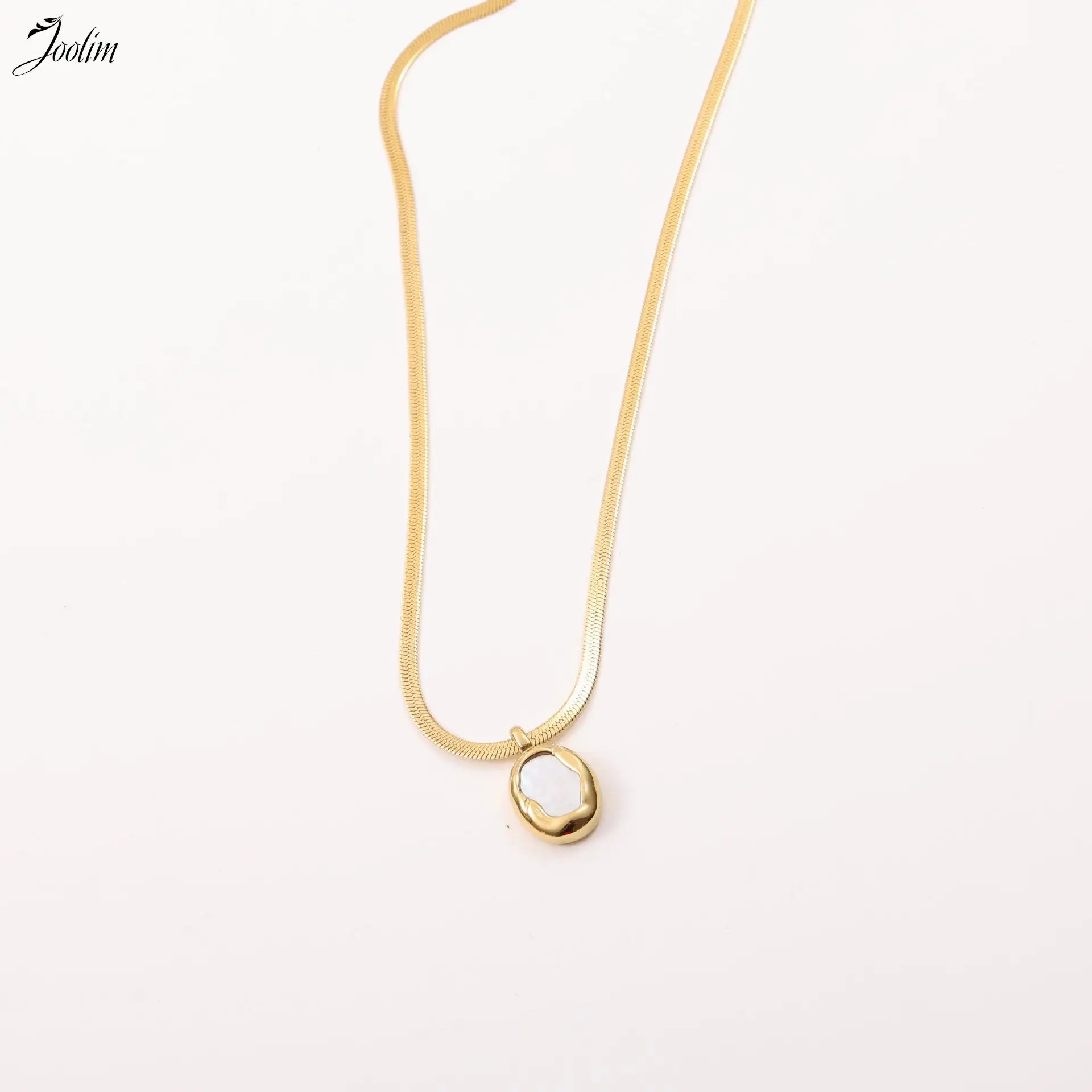 

Joolim Jewelry High End PVD Wholesale Elegant Irregular Shell Pendant Snake Bone Chain Stainless Steel Necklace for Women