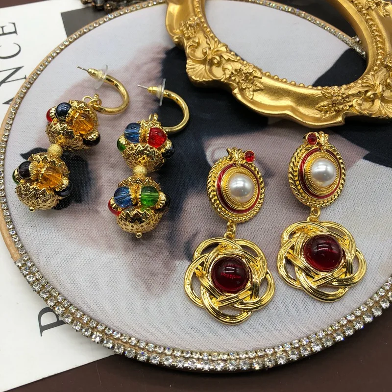 

European and American retro palaces, medieval colored glaze, fashion trend, three-dimensional round pendant earrings