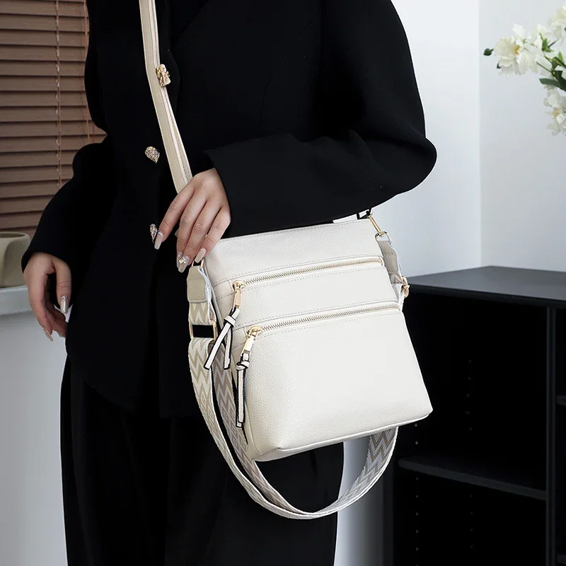 Женская кожаная сумка-мессенджер BEI