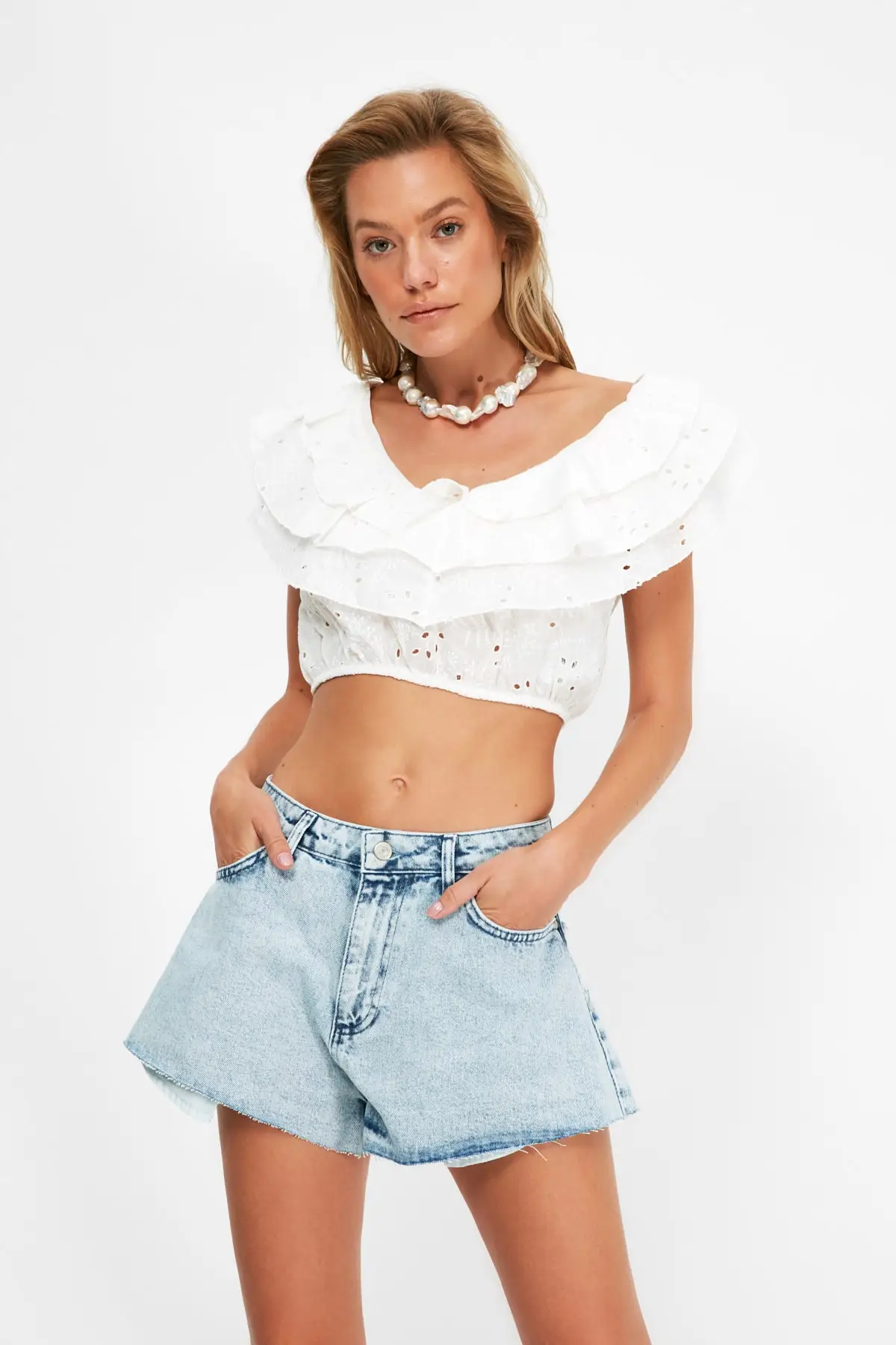 

Trendyol Denim Shorts & Bermuda TBESS21SR0673