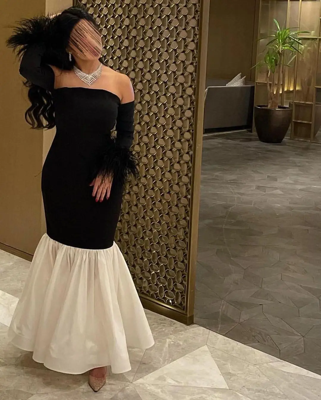 

Saudi Arabic Satin Evening Dresses Strapless A-Line Ruched Ruffles Long Prom Dress Dubai Women Formal Party Gowns