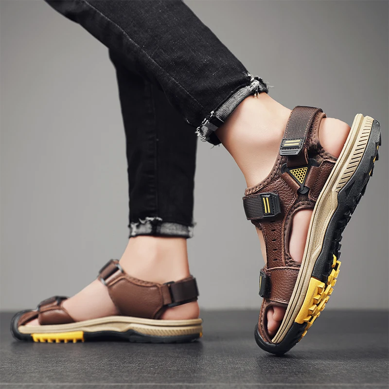 Summer Male Sandals Closed Toe Outside Shoes Men Thick Soft Sole Beach Sandals Elastic Lightweight Casual Brown and Black