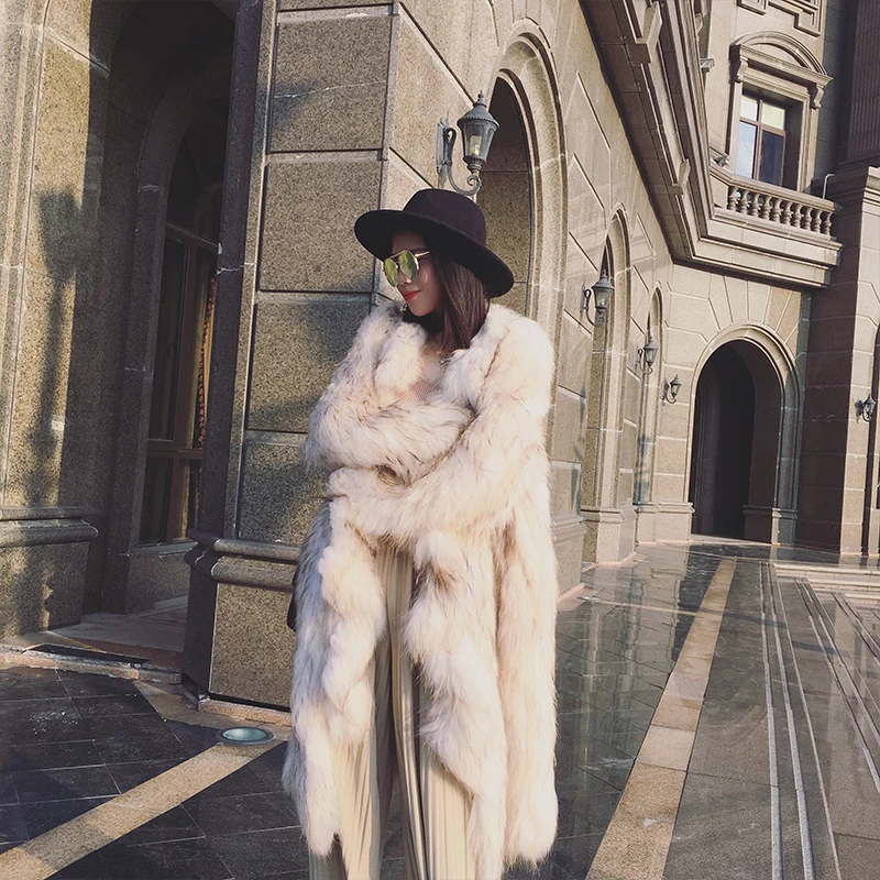 Женская шуба из натурального лисьего меха
