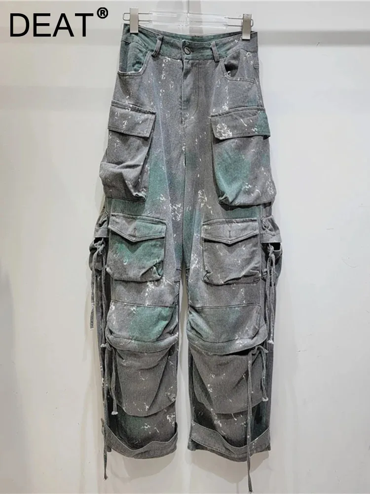 

Женские джинсы с высокой талией DEAT, свободные камуфляжные брюки-карго с несколькими карманами и граффити, модные брюки из денима, 29L5008, осень 2023