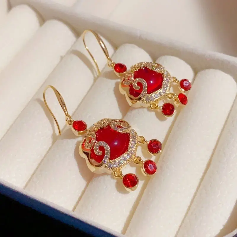 Красные серьги в китайском стиле