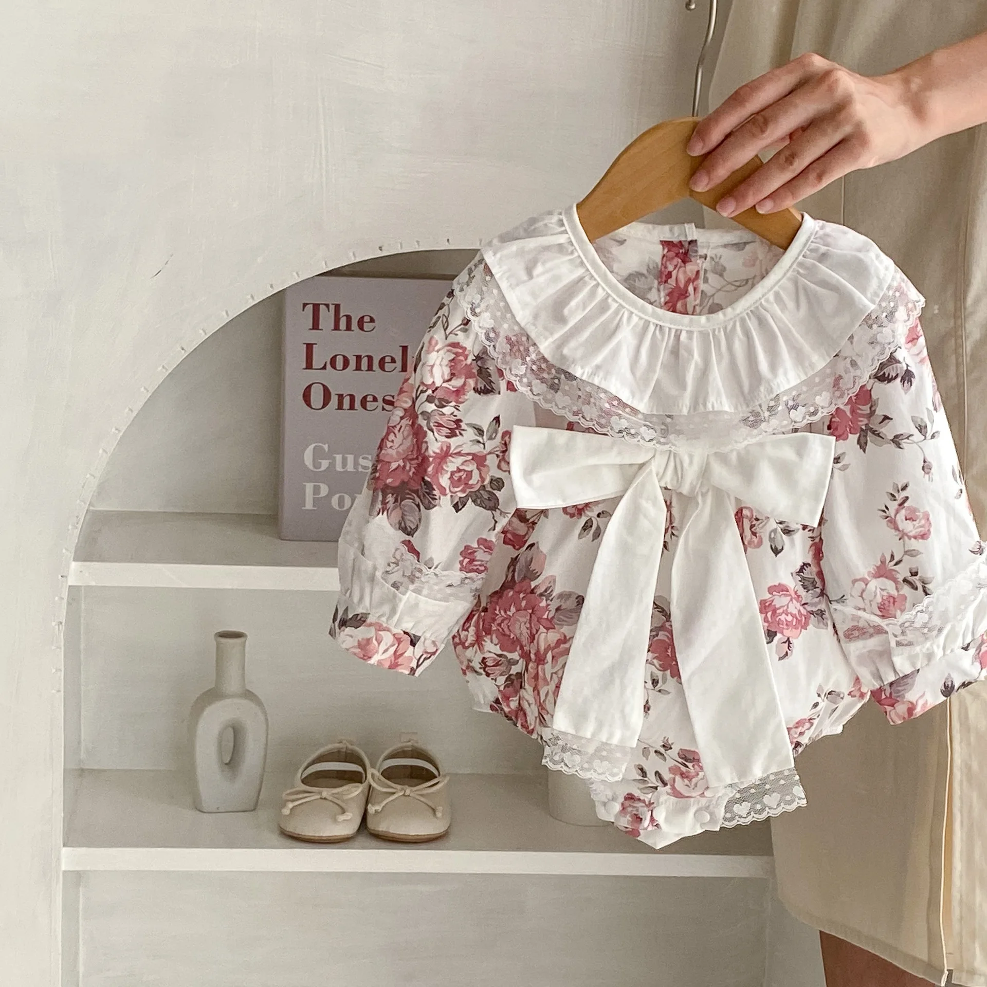 

Осень 2023, Комбинезоны для маленьких девочек, хлопковые комбинезоны с длинным рукавом и цветочным принтом для маленьких девочек, комбинезоны для новорожденных с кружевным бантом