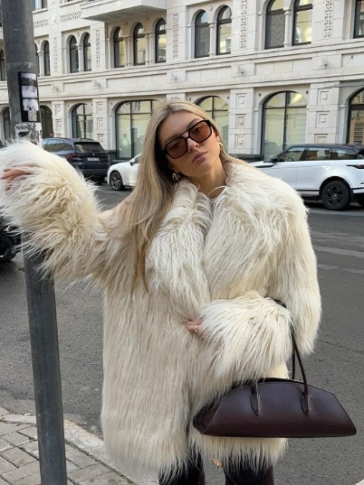 Шикарная пушистая женская шуба с большими лацканами элегантная свободная
