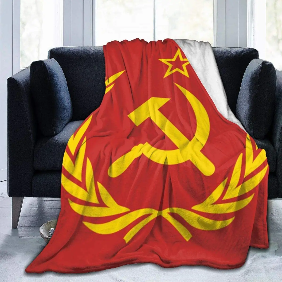 

В комплект входит красное одеяло с эмблемой Советского Союза СССР, ультрамягкое Флисовое одеяло, теплое одеяло для кровати, дивана