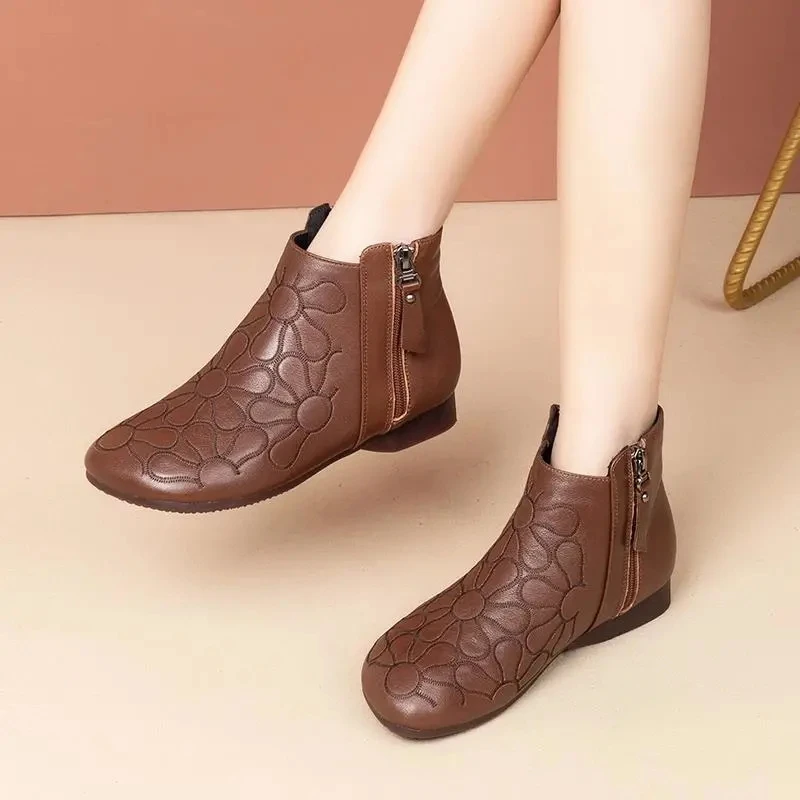 

Женские ботинки на плоской подошве, демисезонные однослойные ботинки из мягкой натуральной кожи с вышивкой для ранней осени