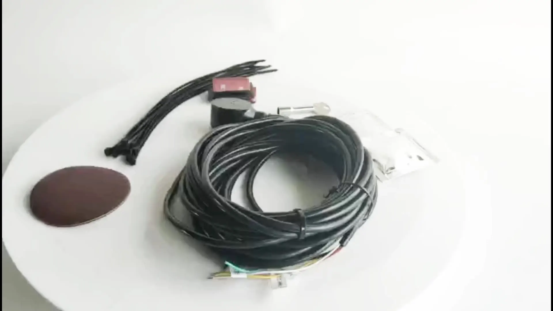 

Бесконтактный ультразвуковой датчик уровня топлива UL212 для мониторинга парка топлива, легкая установка