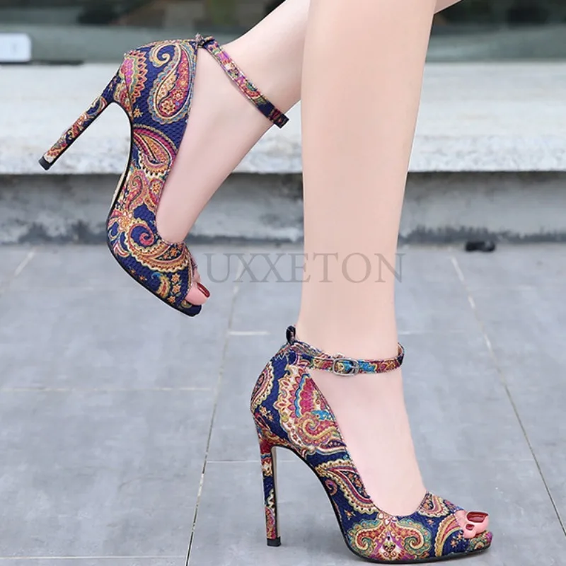 Туфли женские универсальные на высоком каблуке узкий каблук цветок кешью