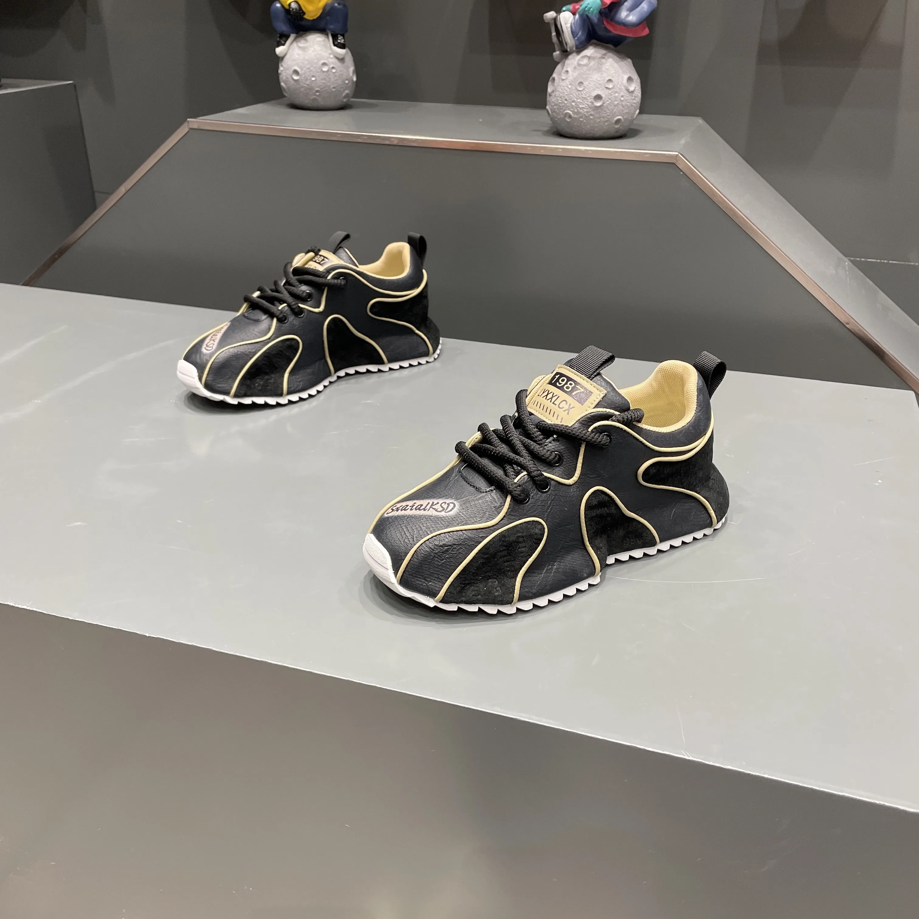 Модная мужская обувь на толстой подошве с цветными блоками увеличивающая рост 2024