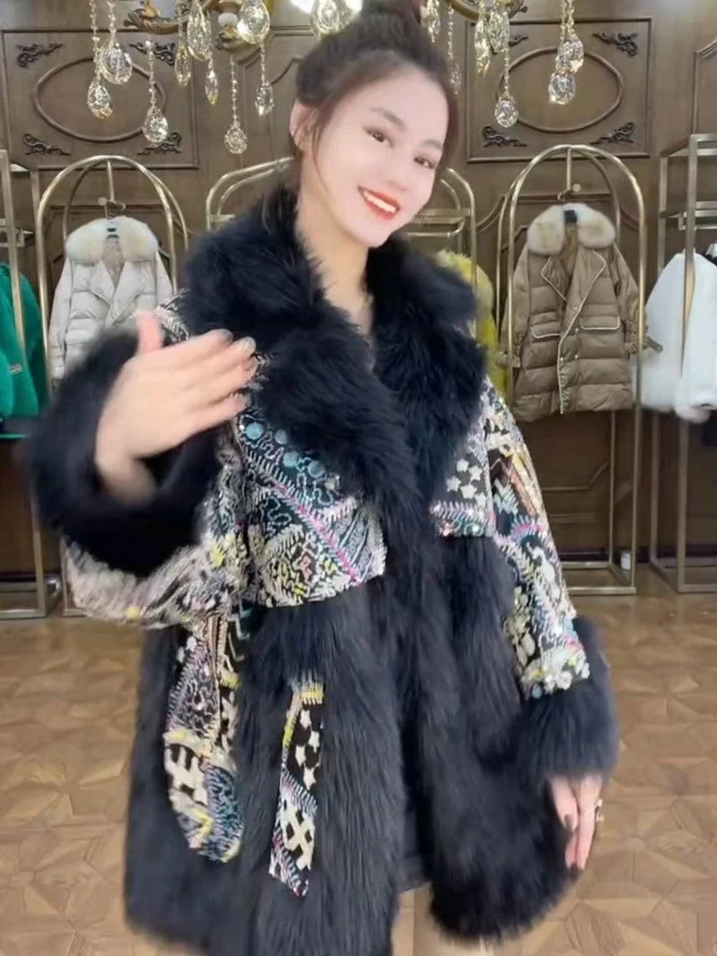 Женское шерстяное пальто средней длины свободное приталенное с блестками