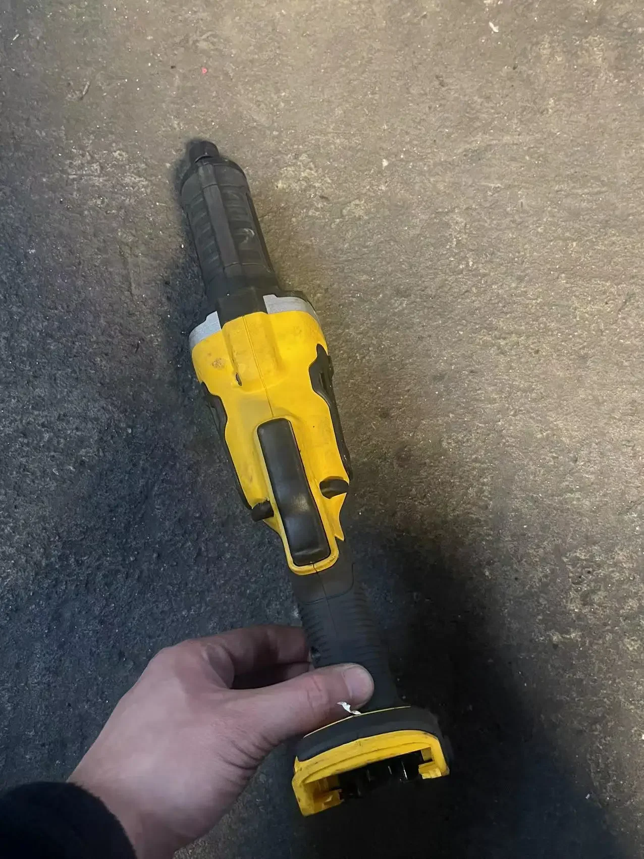 Беспроводной шлифовальный станок DEWALT DCG426B