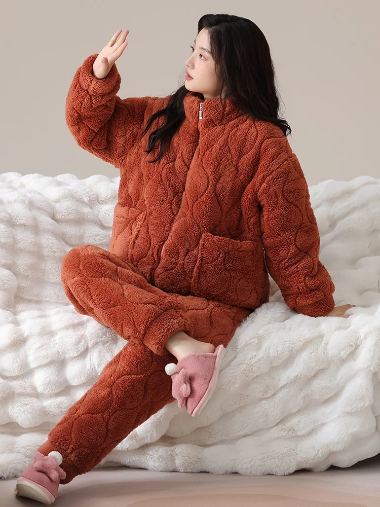 Пижамы осенне-зимние женские из кораллового флиса трехслойная стеганая