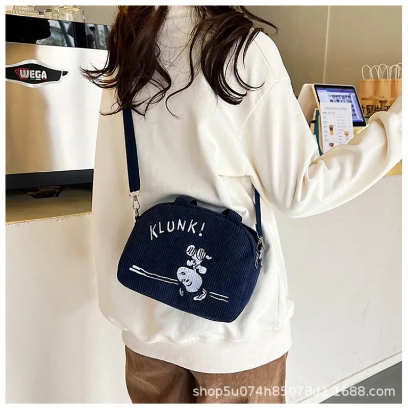 Сумка на плечо Snoopy женская с вышивкой из мультфильма вельветовый саквояж