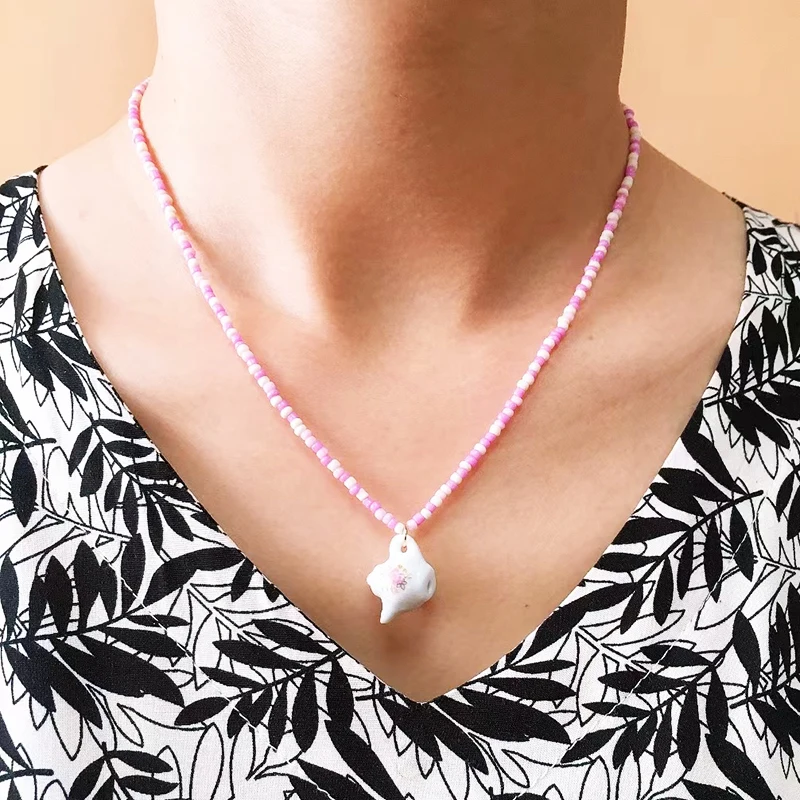 Женское винтажное ожерелье ручной работы из рисовых бусин с синей и белой эмалью