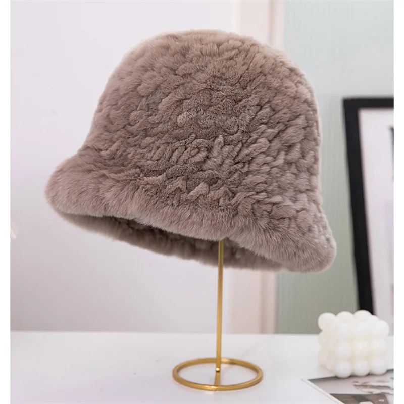 Женская вязаная шапка из кроличьего меха