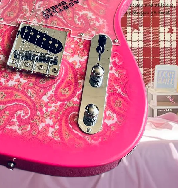 Электрическая гитара изготовленная из заводского клена и персикового дерева