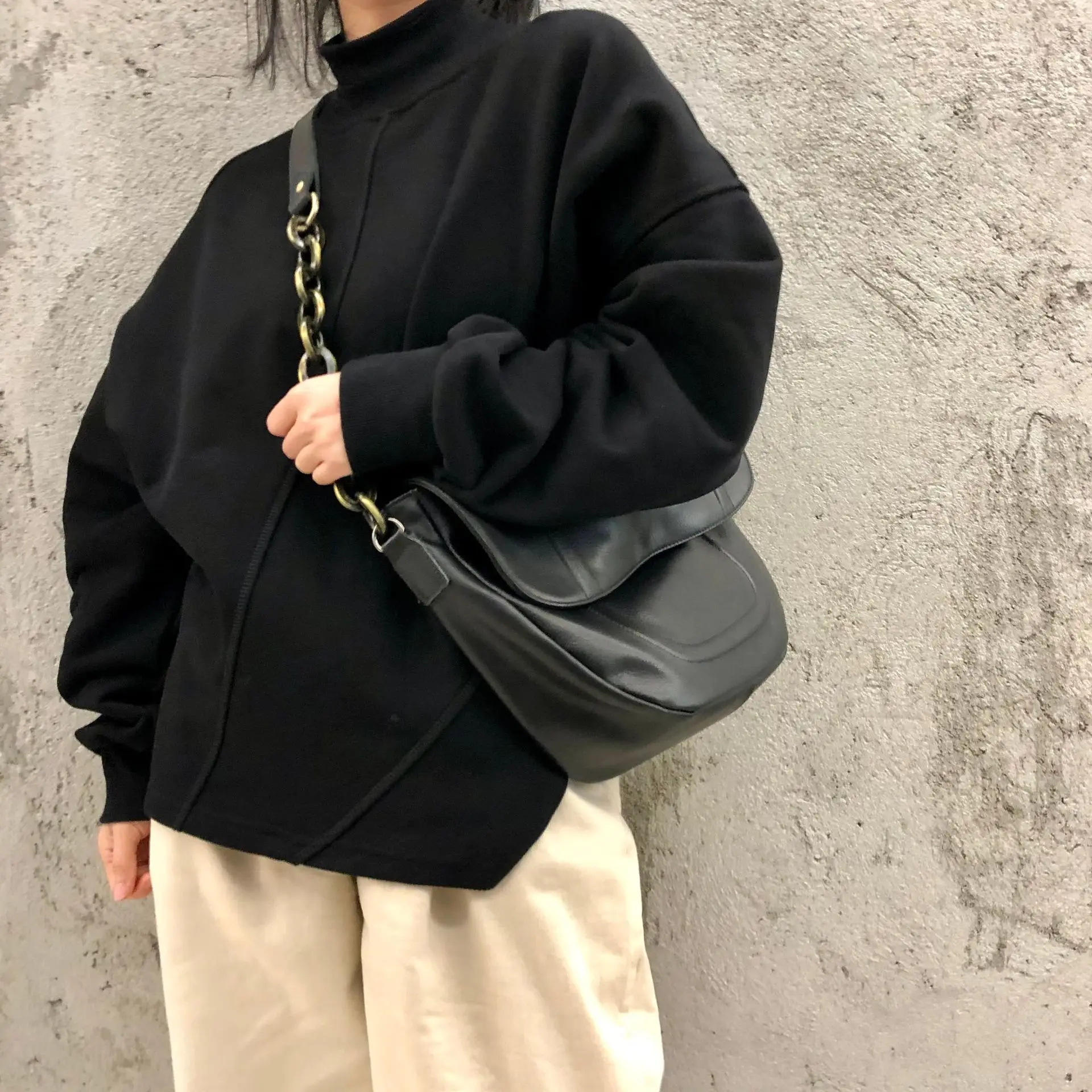 

Women's Genuine Leather Retro Shoulder Crossbody Cross Straddle Bag
