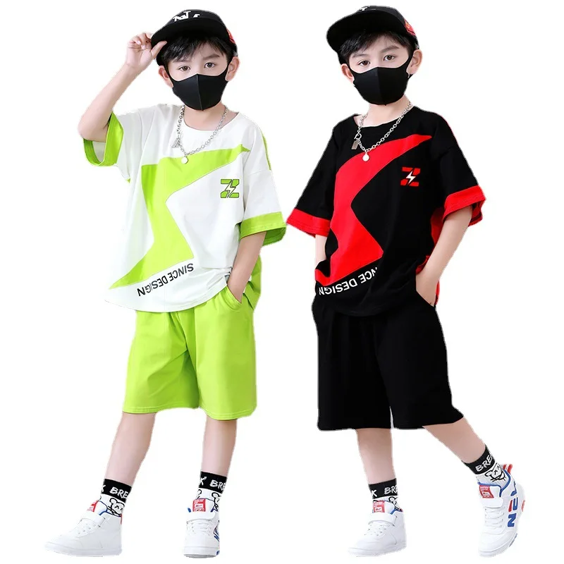 

Детская футболка с коротким рукавом и шорты