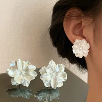 2022 fashion white acrylic flower stud earrings for women new design temperament girls earrings trendy jewelry