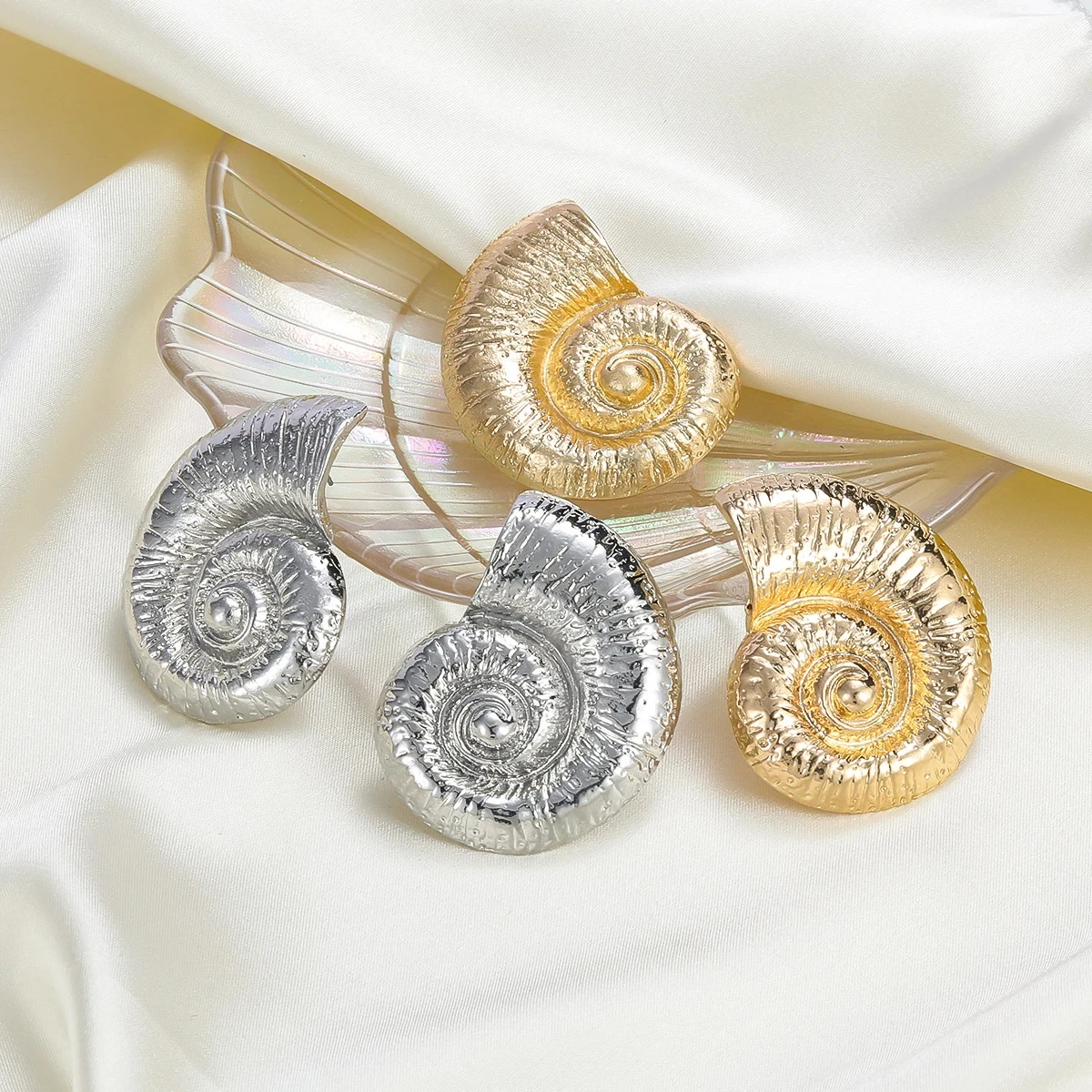 Металлические серьги в форме ракушки с улиткой