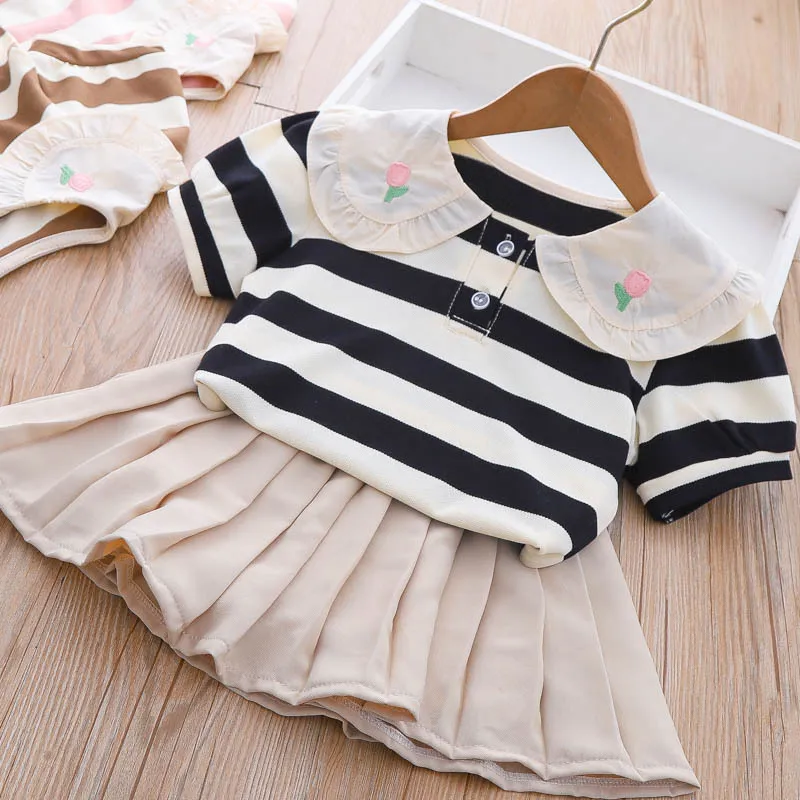 

Летний костюм, новинка 2023, Детская рубашка в полоску для отдыха, однотонная плиссированная юбка, костюм из двух предметов, детская одежда