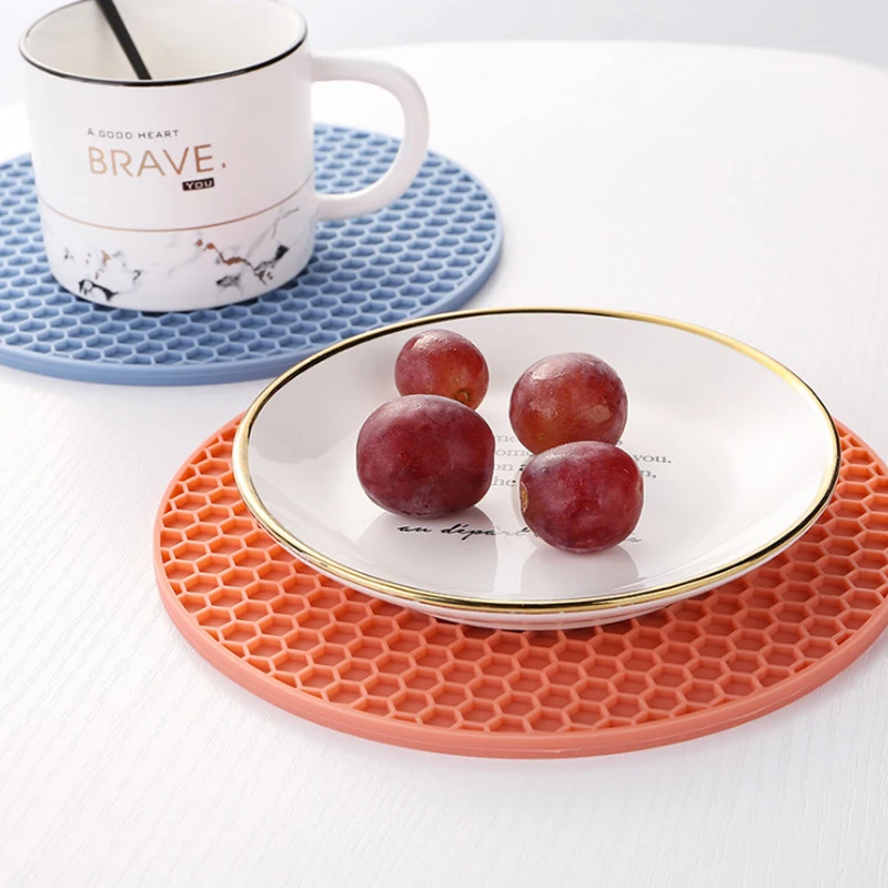 

Candy-Colored Thickened Silicone Placemat: Heat Insulated and Honeycomb Mat for Ultimate Dining Experience