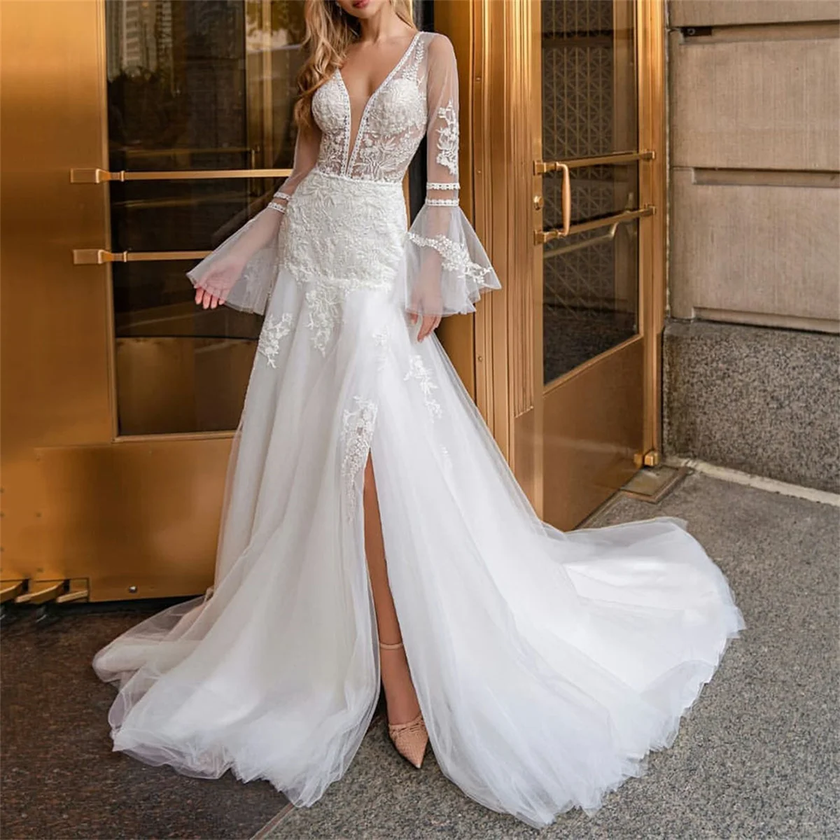 

Женские свадебные платья в простом стиле, тюлевые платья с глубоким кружевом, аппликацией, V-образным вырезом, длинным рукавом, Расклешенным рукавом, маленьким шлейфом и разрезом, 2023