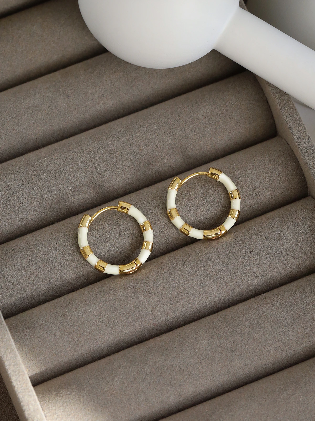 [Новинка осени и зимы] Простые элегантные серьги C-образной формы с глазурью