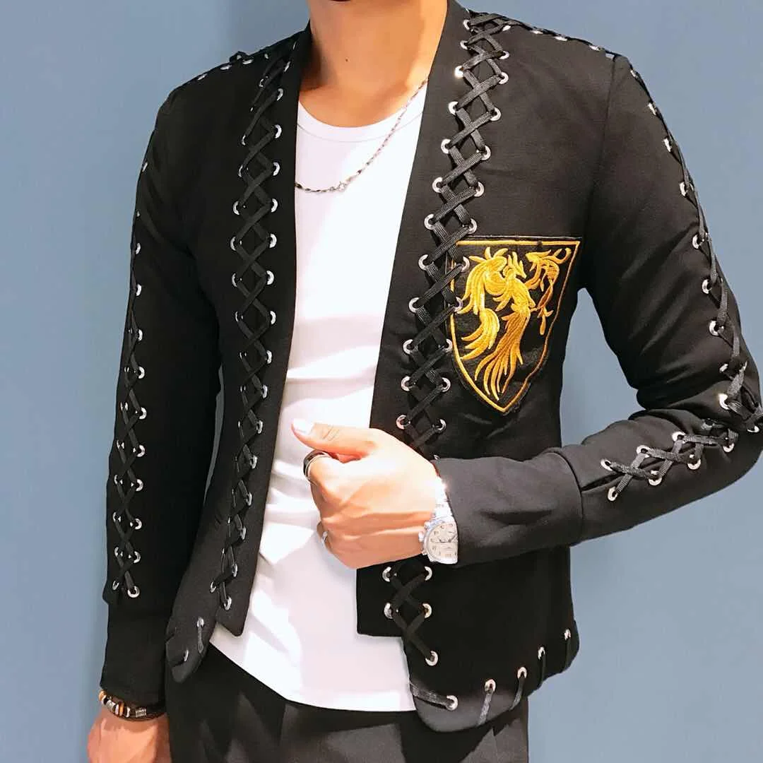 

Chaqueta de estilo coreano para hombre, Blazer ajustado con insignia bordada, sin cuello, traje de encaje de alta calidad