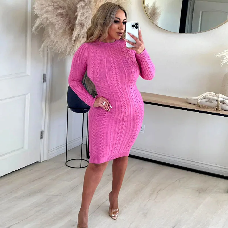 

Женское трикотажное платье-свитер с длинным рукавом и открытой спиной