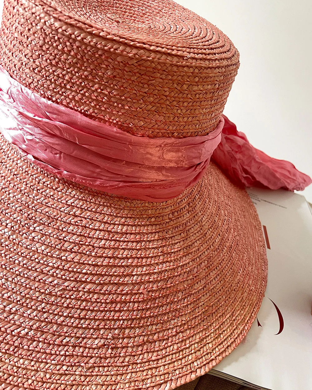 Очаровательная розовая соломенная шляпа ручной работы от солнца из рафии во