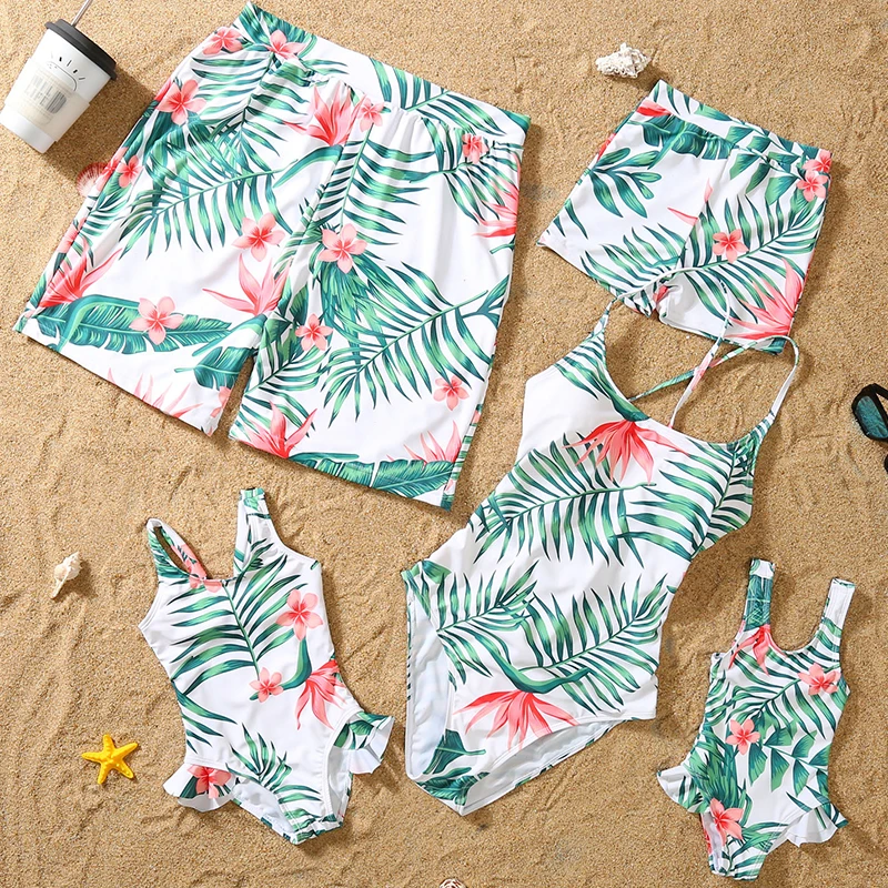 2023 Family Matching Swimsuits One-Piece Mother Daughter Swimwear Leaf Father Son Swim Shorts Beach Mommy and Me Clothes Outfits