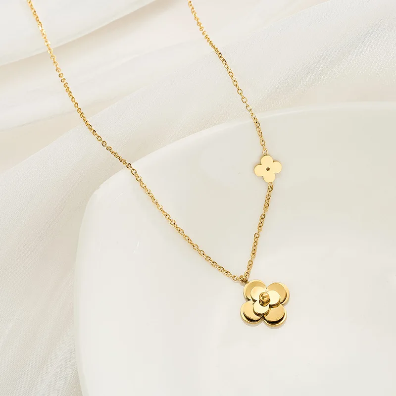 Маленькое ожерелье с камелией и трехмерным дизайном цепочкой на ключицу