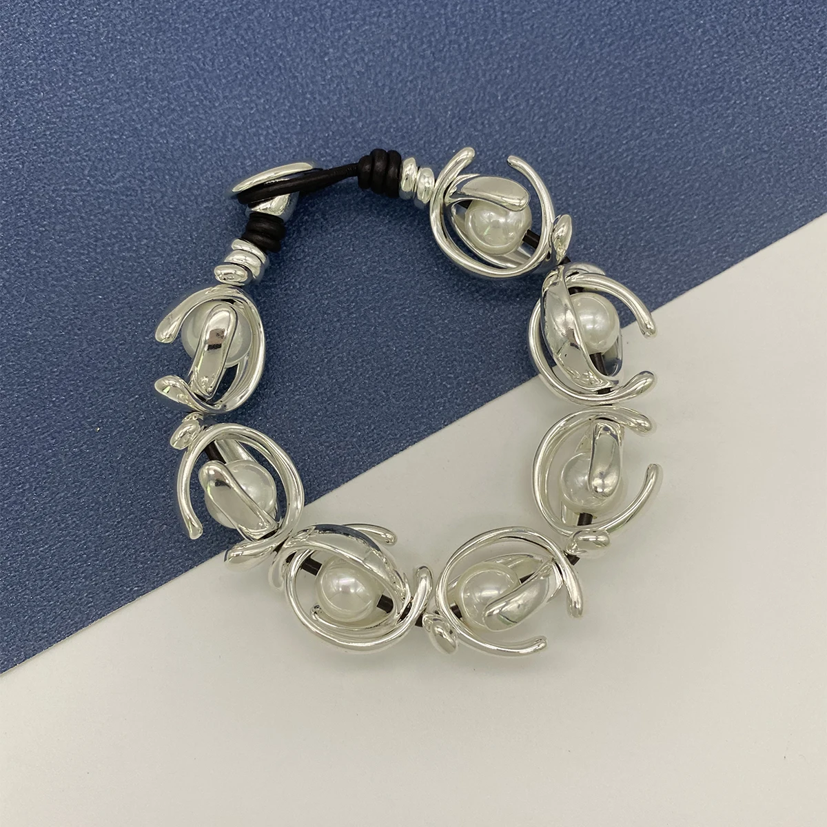 

Новинка 2023, серебристо-черная тонкая веревка, Большой жемчуг, аксессуары, модная женская эксклюзивная веревка высокого качества, подходит для UNO DE 50