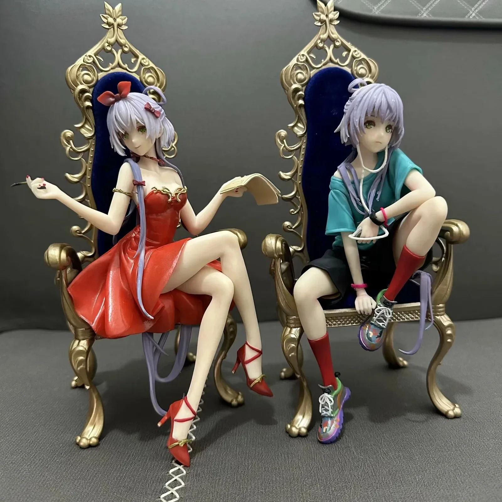 

The Secret Garden Luo Tianyi Singer throne Princess red blue Anime Action Figure Toys 20CM