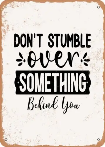 Металлический знак-не стойте над чем-то позади вас-винтажный ржавый вид