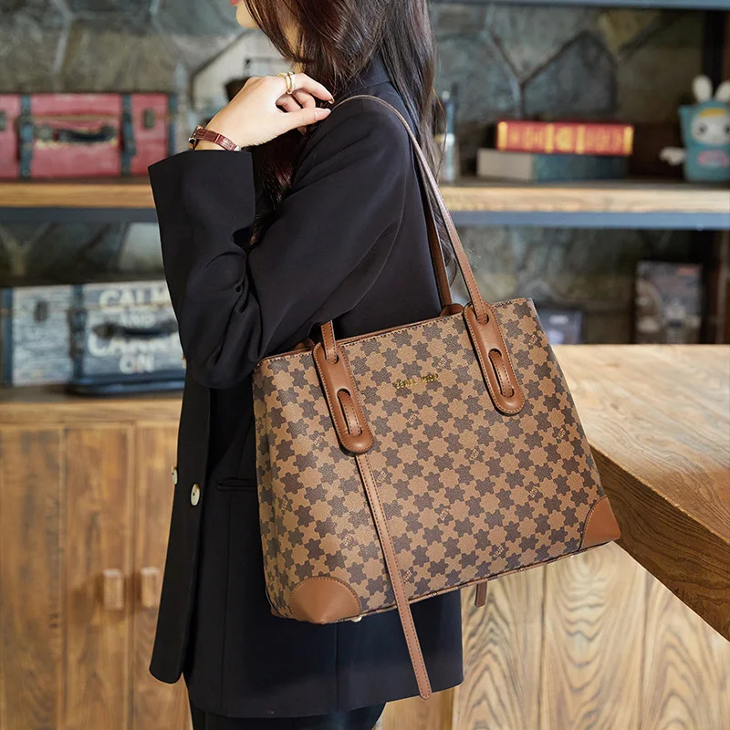 

IVK Luxury Women's Shoulder Bags Designer Crossbody Shoulder Purses Handbag Women Clutch Travel tote Bag