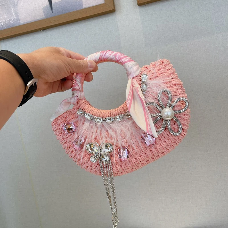 

2023 Silk Handle Sweet Girls Small Pink Totes for Women New Summer Handwoven Straw Handbags with Feathers and Rhinestone Flowers