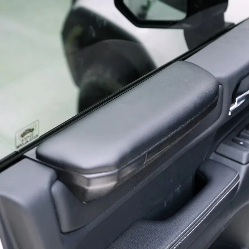 YUNV для Toyota Land Cruiser Prado J250 LC250 2024 2025, черная накладка на подлокотник передней двери из ABS-пластика и кожи, аксессуар для комфорта. (art.: 3920dd3afa6c1) - 3920dd3afa6c1