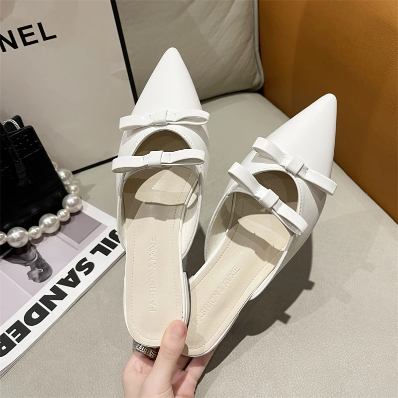 

Женские туфли на плоской подошвечерние, с бантом и острым носком