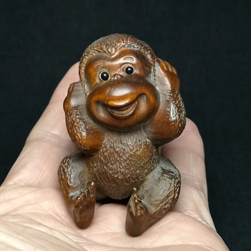 

Статуя обезьяны из самшита