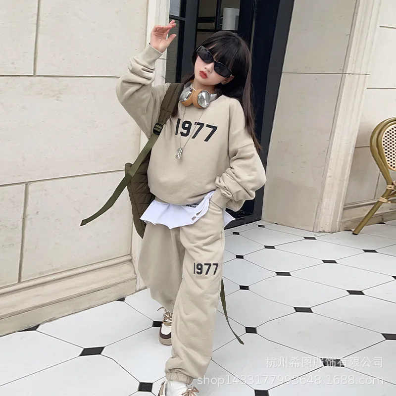 

Girls' parent-child wear casual wild sports style 2022 autumn new high-end solid color suit trend