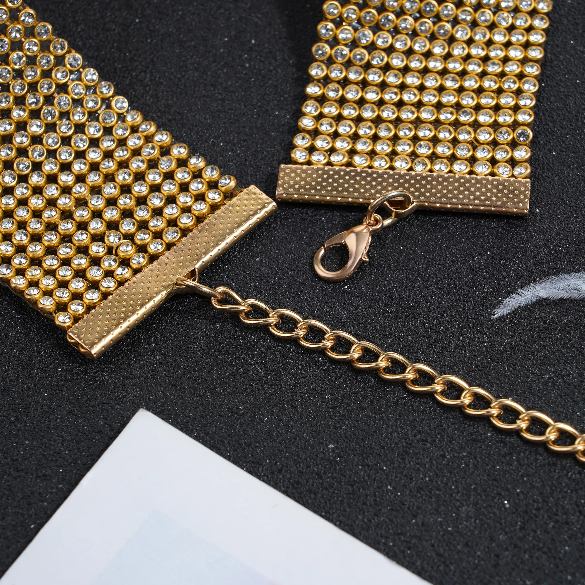 Женская пикантная цепочка для тела ювелирные изделия золотого цвета стразы