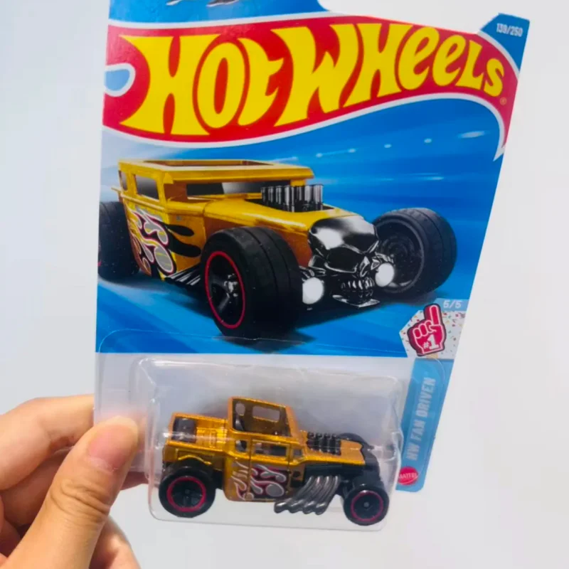 Фото Коллекционная модель автомобиля Hot Wheels из литого металла, серия 26M: Ferrari F1, Mercedes, Audi, Toyota. Модель C4982 для взрослых. №4